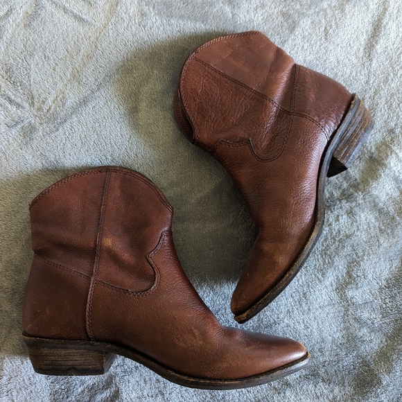 Ankle height cowboy boots - Picture 2 of 5